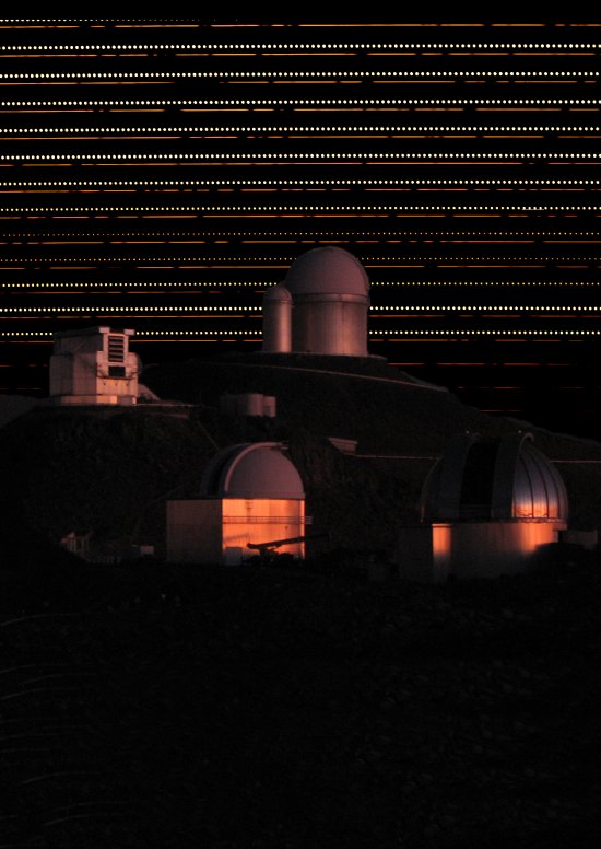 Composición del espectro obtenido con LFC sobre el Observatorio de La Silla (el telescopio de 3.6m en el que se encuentra instalado HARPS es el que aparece en el fondo a mayor altura). Crédito: Thomas Udem/ MPQ