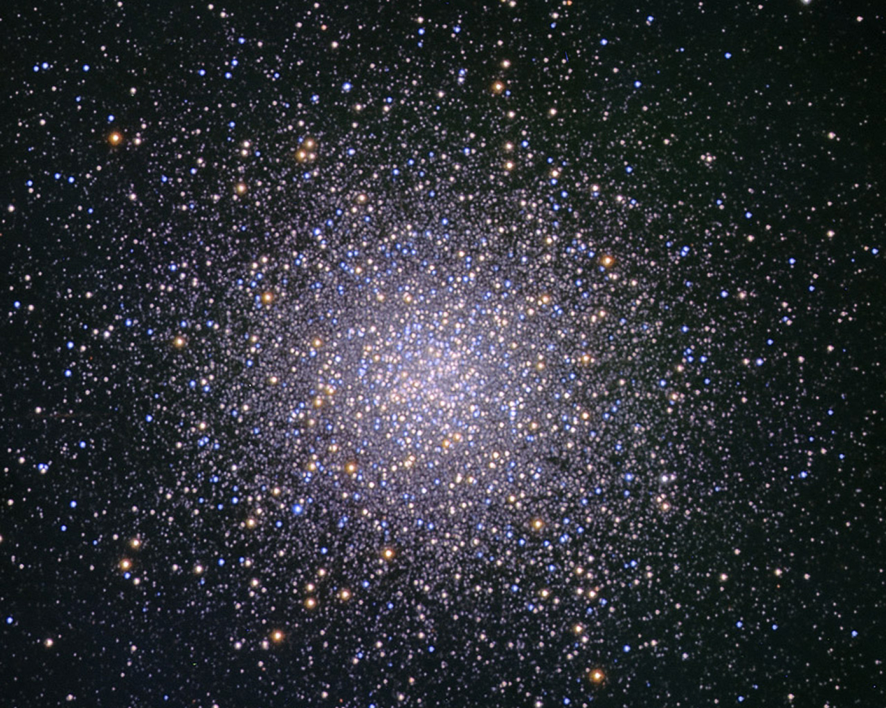 Cúmulo globular M13 en la constelación de Hércules. Créditos: Daniel López, Telescopio IAC80 (Observatorio del Teide-IAC)